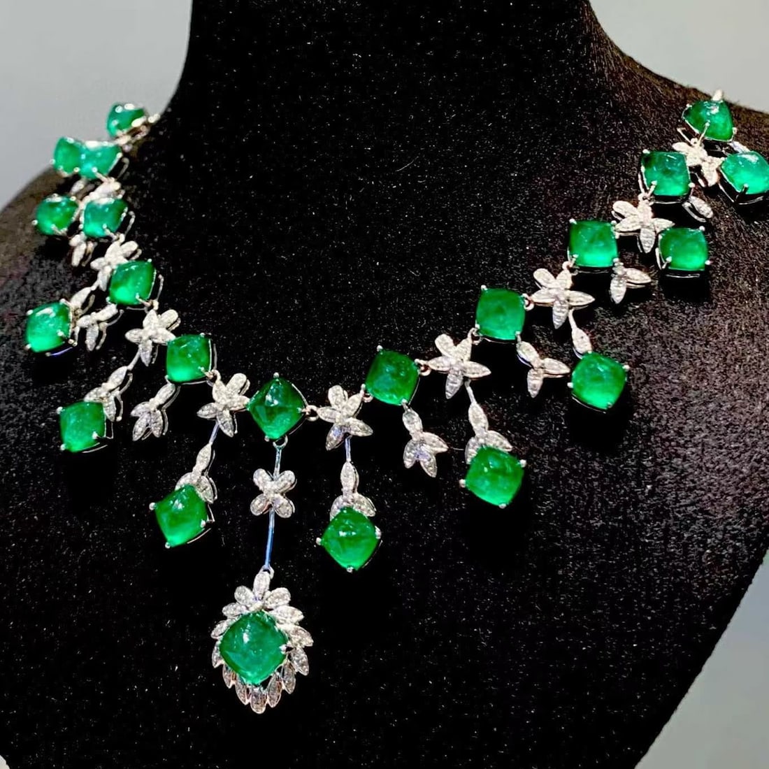 14k Gold 17.02 Ct Natural Emerald & Diamond Necklace - 2