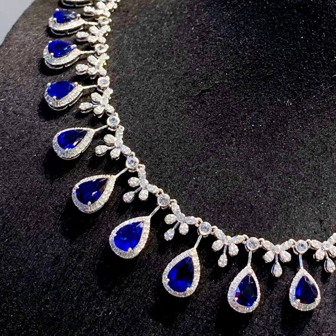 14k Gold 7.2 Ct Natural Sapphire & Diamond & Sapphire Necklace - 4