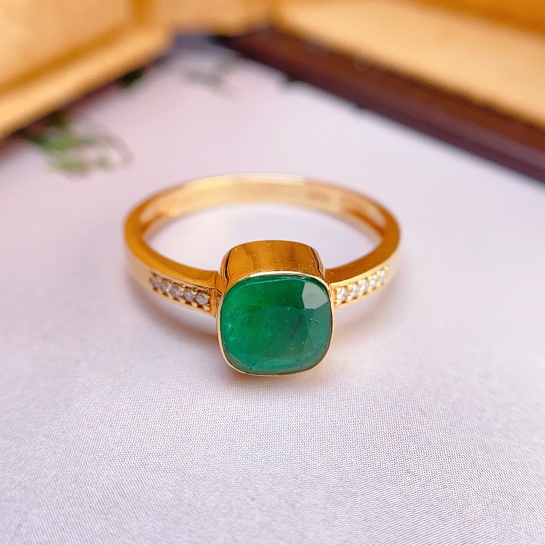 14k Gold 1.45 Ct Natural Emerald & Diamond Ring: Ref:231159080 // gold content:14k gold // ring size:7. 25us // // main gemstone:emerald // shape:cushion // carat weight:1. 45ct // color:green // treatment:natural // // adjacent gemstone 2 :