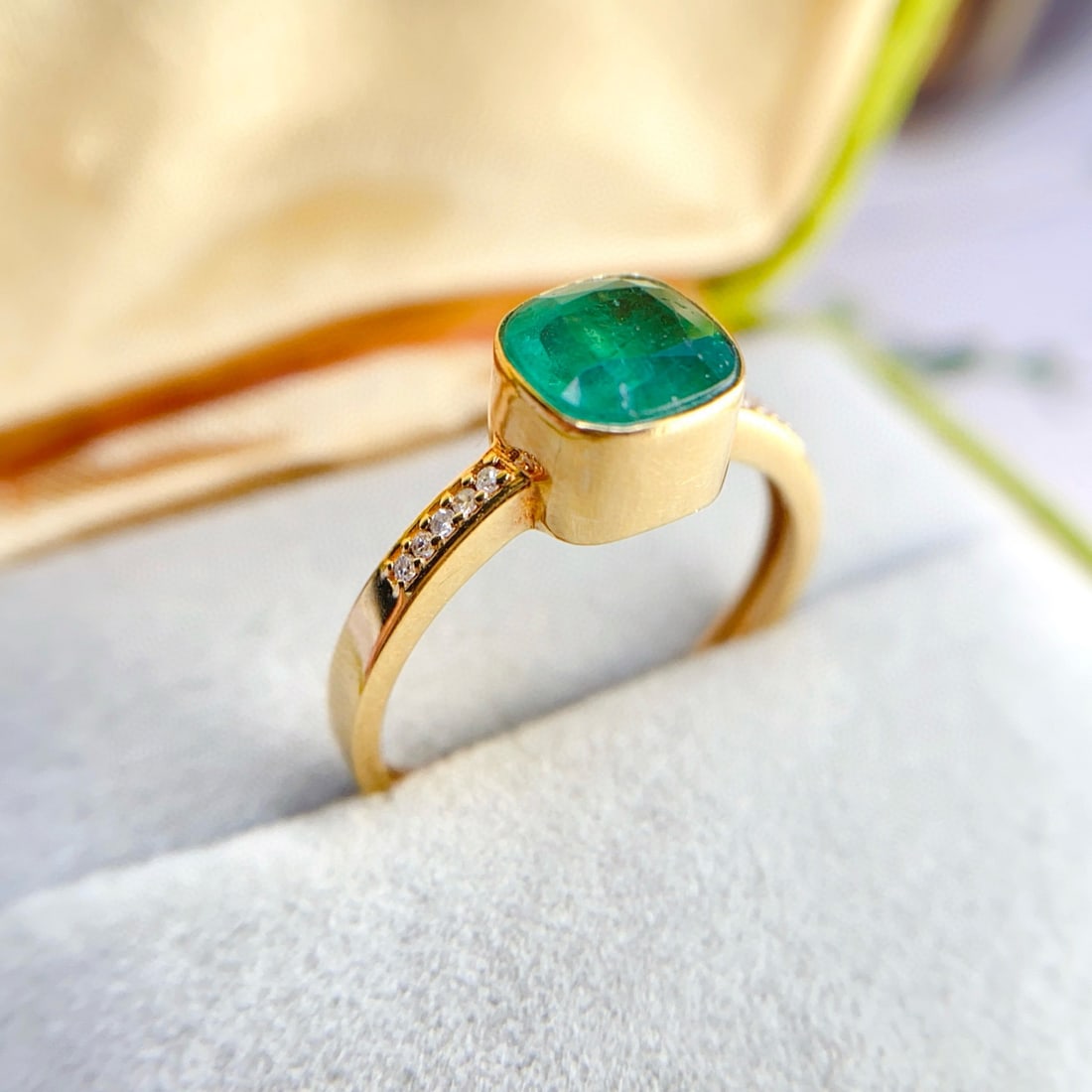 14k Gold 1.45 Ct Natural Emerald & Diamond Ring - 3