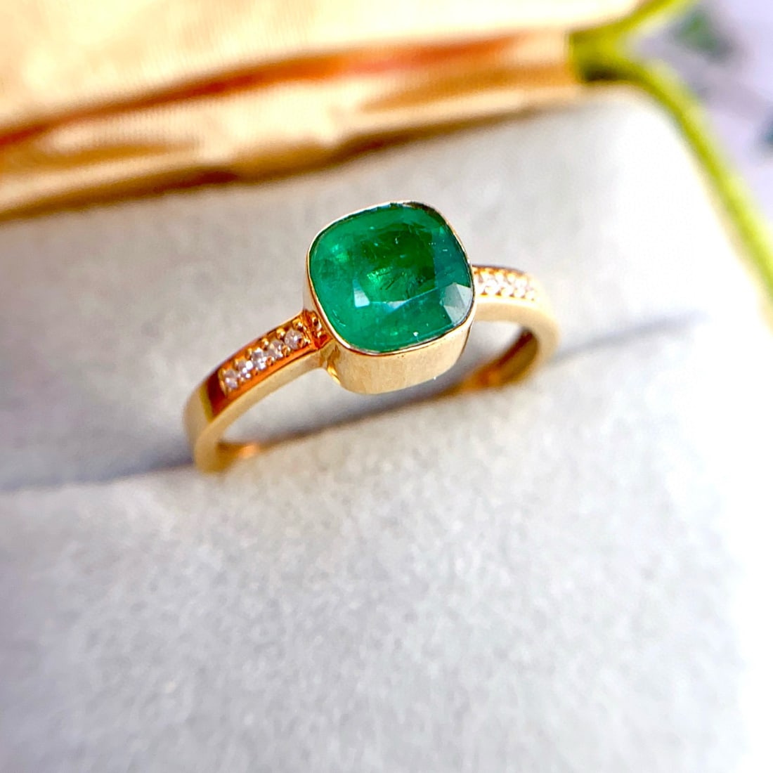 14k Gold 1.45 Ct Natural Emerald & Diamond Ring - 4