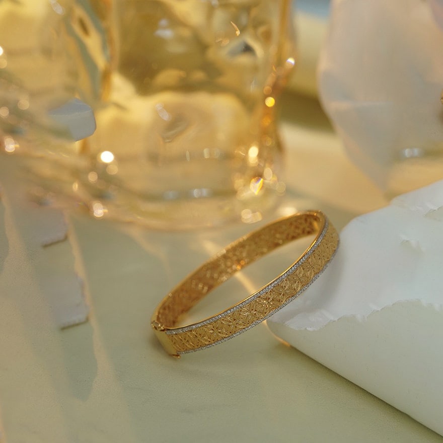 14k Gold 0.9 Ct Natural H Diamond Bangle - 3