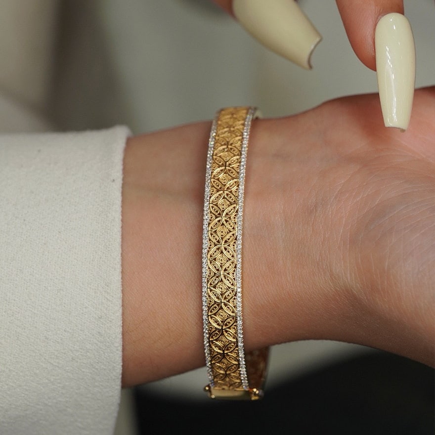 14k Gold 0.9 Ct Natural H Diamond Bangle - 4