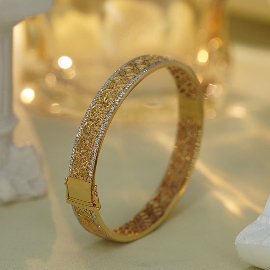 14k Gold 0.9 Ct Natural H Diamond Bangle - 7