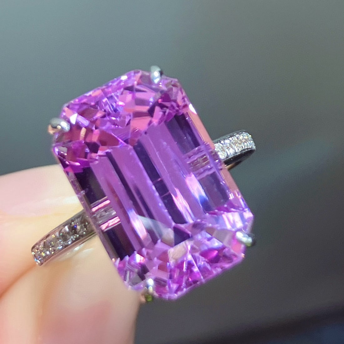 14k Gold 11.70 Ctw Natural Kunzite & Diamond Ring - 2
