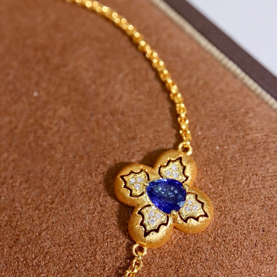 14k Gold 0.58 Ctw Natural Sapphire & Diamond Bracelet - 2