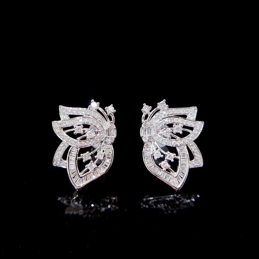14k Gold 0.65 Ct Natural H Diamond Earrings: Ref:231159186 // gold content:14k gold // main gemstone:diamond // shape:multiple // carat weight:0. 65ct // clarity grade:vs-si // color:h // treatment:natural // Condition: New Low Estimate: