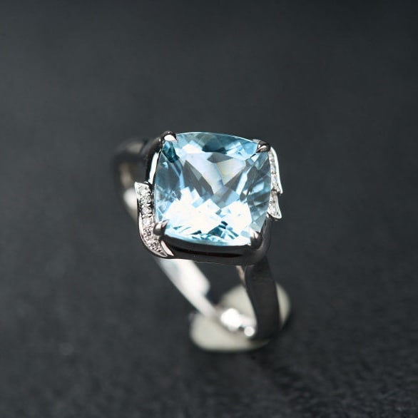 14k Gold 3.38 Ct Natural Aquamarine & Diamond Ring: Ref:231159207 // gold content:14k gold // ring size:7. 25us // // main gemstone:aquamarine // shape:cushion // carat weight:3. 38ct // color:blue // treatment:natural // // adjacent gemstone 2 :