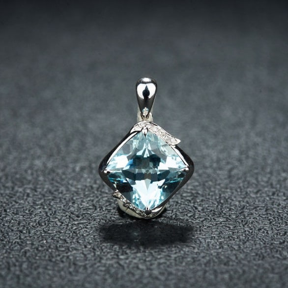 14k Gold 3.41 Ct Natural Aquamarine & Diamond Pendant( Without Chain ): Ref:231159208 // gold content:14k gold // main gemstone:aquamarine // shape:cushion // carat weight:3. 41ct // color:blue // treatment:natural // // adjacent gemstone 2 : diamond // shape:round //
