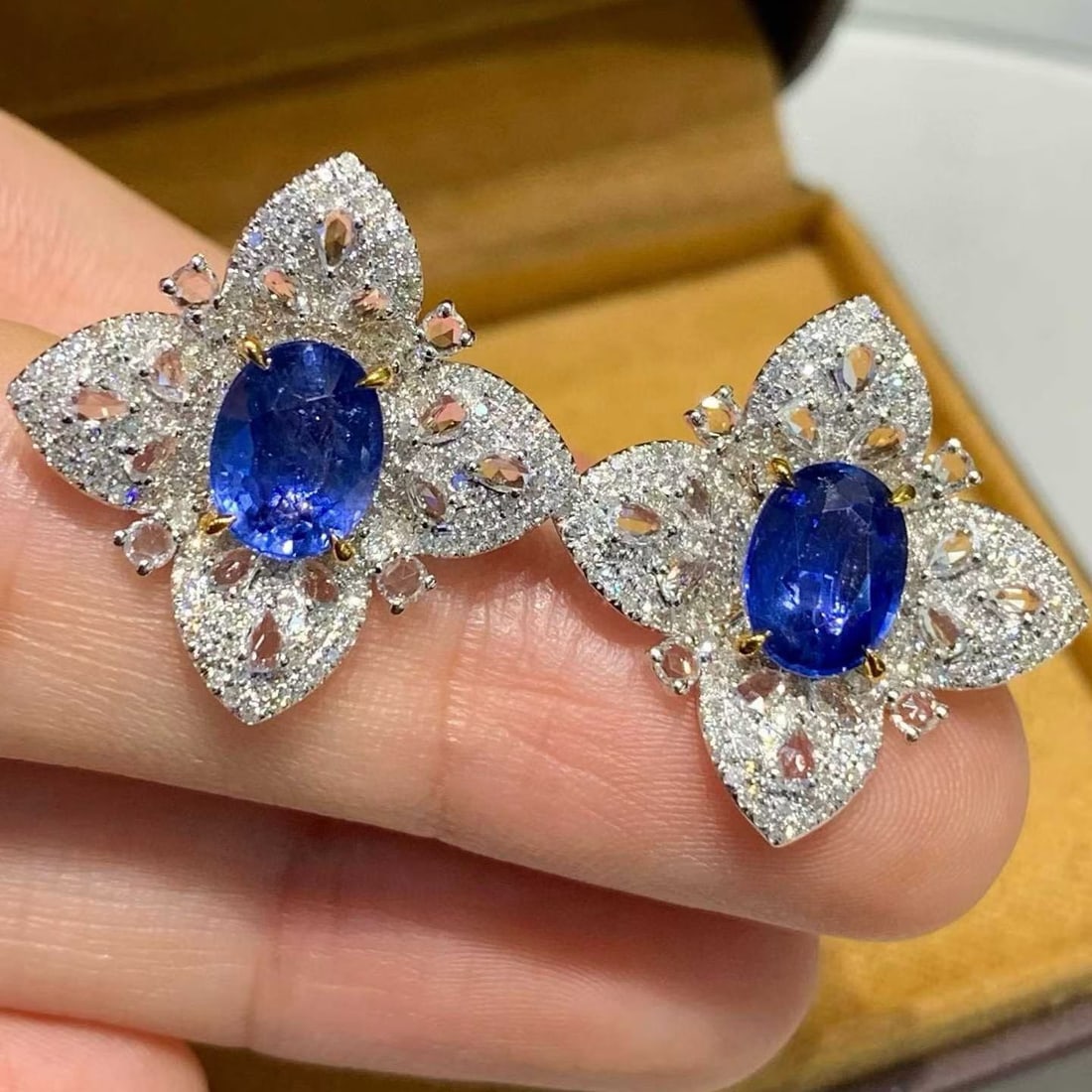 14k Gold 3.75 Ct Natural Sapphire & Diamond Earrings - 2