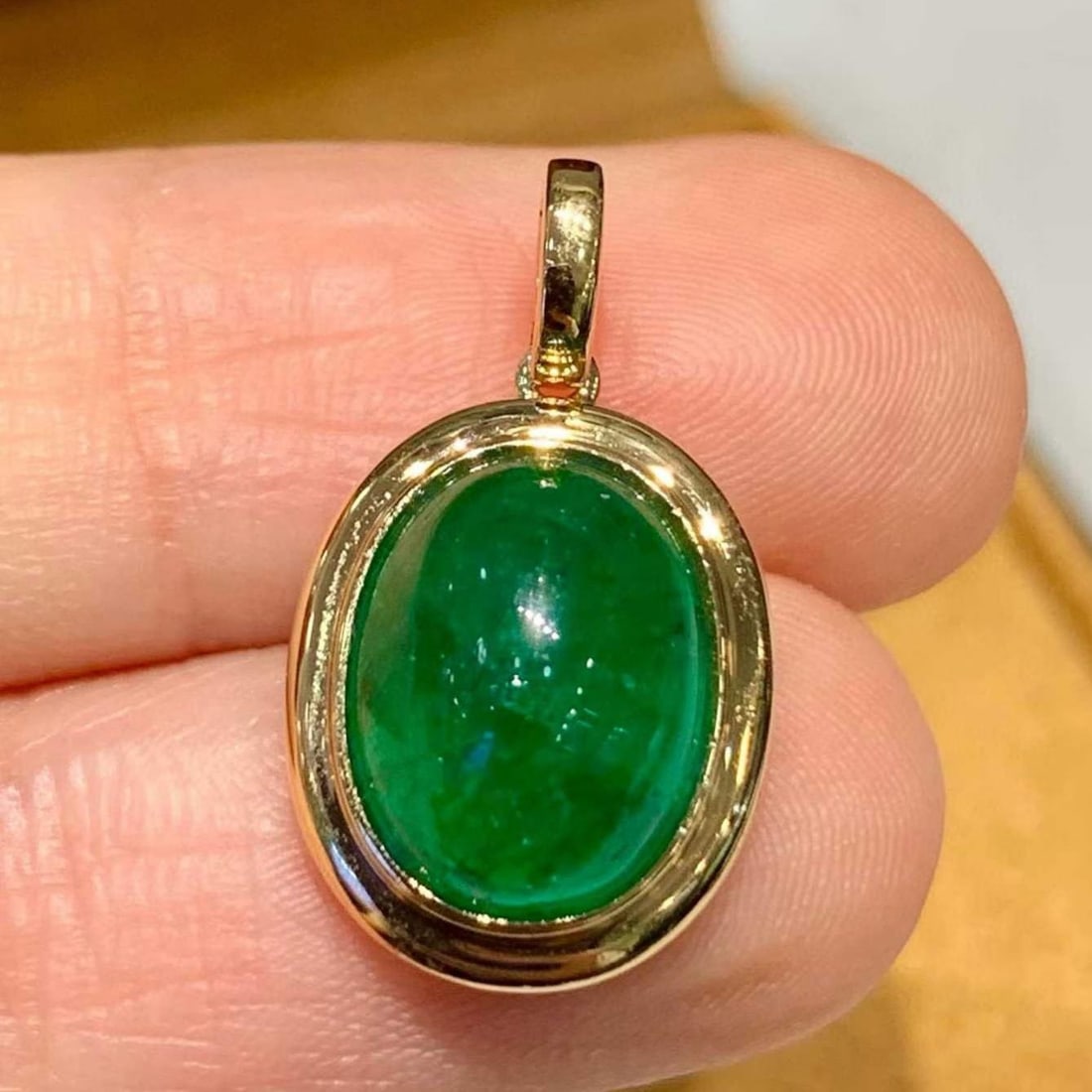 14k Gold 4.05 Ct Natural Emerald Pendant( Without Chain ): Ref:231159228 // gold content:14k gold // main gemstone:emerald // shape:oval // carat weight:4. 05ct // color:green // treatment:natural // Condition: New Low Estimate: 2900.00 High Estimate: 4300.00