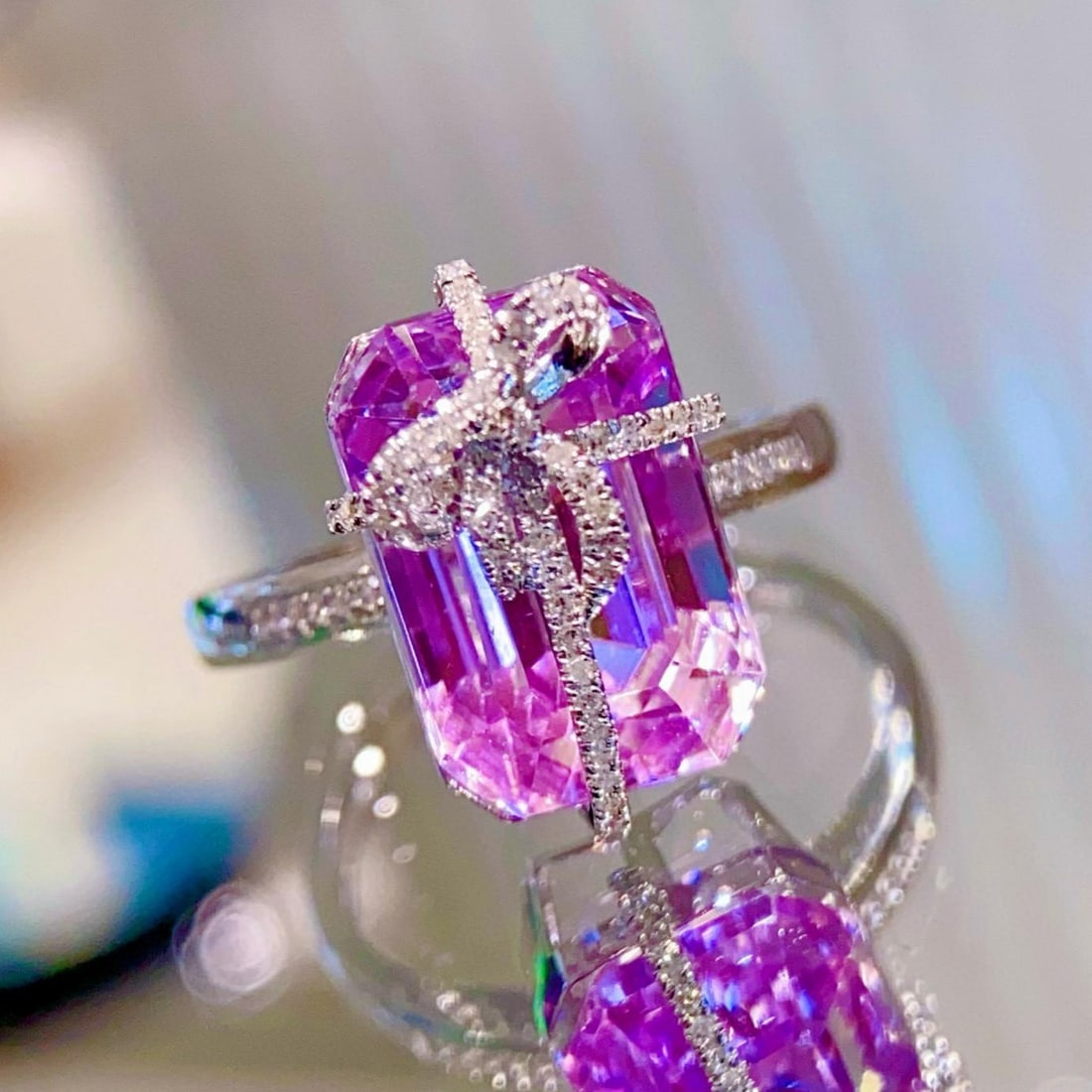 14k Gold 9.35 Ct Natural Kunzite & Diamond Ring - 3