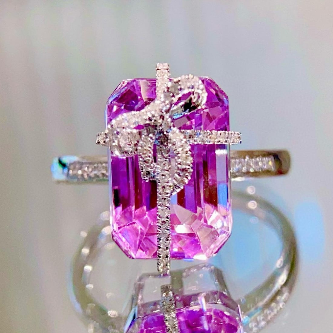 14k Gold 9.35 Ct Natural Kunzite & Diamond Ring - 4