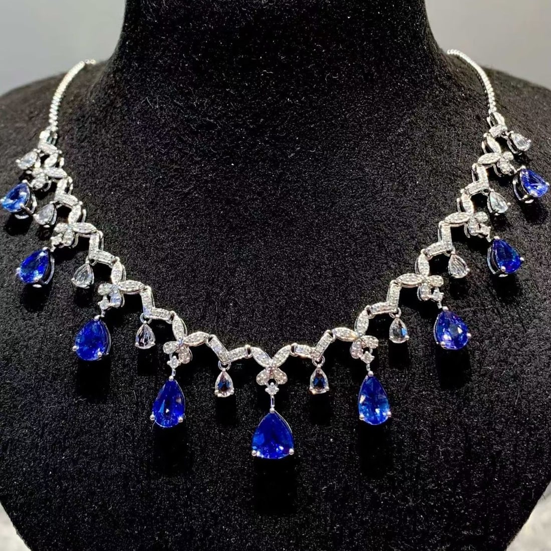 14k Gold 5.5 Ct Natural Sapphire & Diamond & Sapphire Necklace - 4