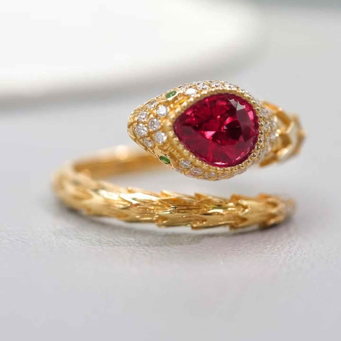 14k Gold 0.97 Ctw Natural Ruby & Diamond Ring: Ref:231160125 // gold content:14k gold // ring size:7. 25us // // main gemstone:ruby // shape:pear // carat weight:0. 75ct // color:red // treatment:natural // // adjacent gemstone 2 : diamond // shap