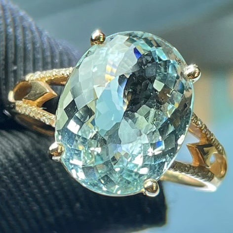 14k Gold 6.42 Ct Natural Aquamarine & Diamond Ring: Ref:231160160 // gold content:14k gold // ring size:7. 25us // // main gemstone:aquamarine // shape:oval // carat weight:6. 42ct // color:blue // treatment:natural // // adjacent gemstone 2 : diamond