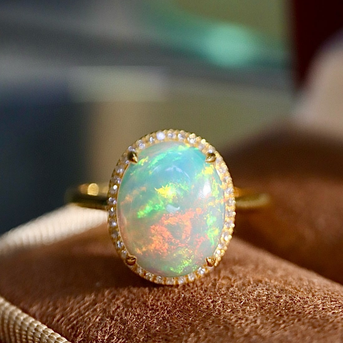14k Gold 2.21 Ctw Natural Opal & Diamond Ring: Ref:231160180 // gold content:14k gold // ring size:7. 25us // // main gemstone:opal // shape:oval // carat weight:2. 1ct // color:color // treatment:natural // // adjacent gemstone 2 : diamond //