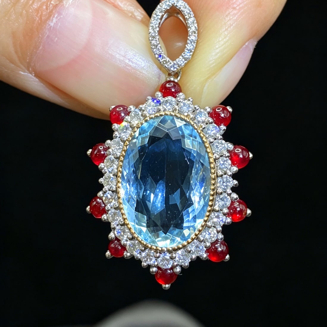 14k Gold 6.18 Ctw Natural Aquamarine & Diamond Pendant( Without Chain ): Ref:231160207 // gold content:14k gold // main gemstone:aquamarine // shape:oval // carat weight:5. 58ct // color:blue // treatment:natural // // adjacent gemstone 2 : diamond // shape:round // carat