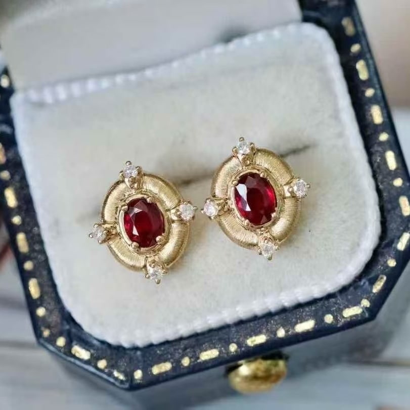 14k Gold 0.46 Ctw Vivid Red Natural Ruby & Diamond Earrings: Ref:231160219 // gold content:14k gold // main gemstone:ruby // shape:oval // carat weight:0. 4ct // color:vivid red // treatment:natural // // adjacent gemstone 2 : diamond // shape:round // carat