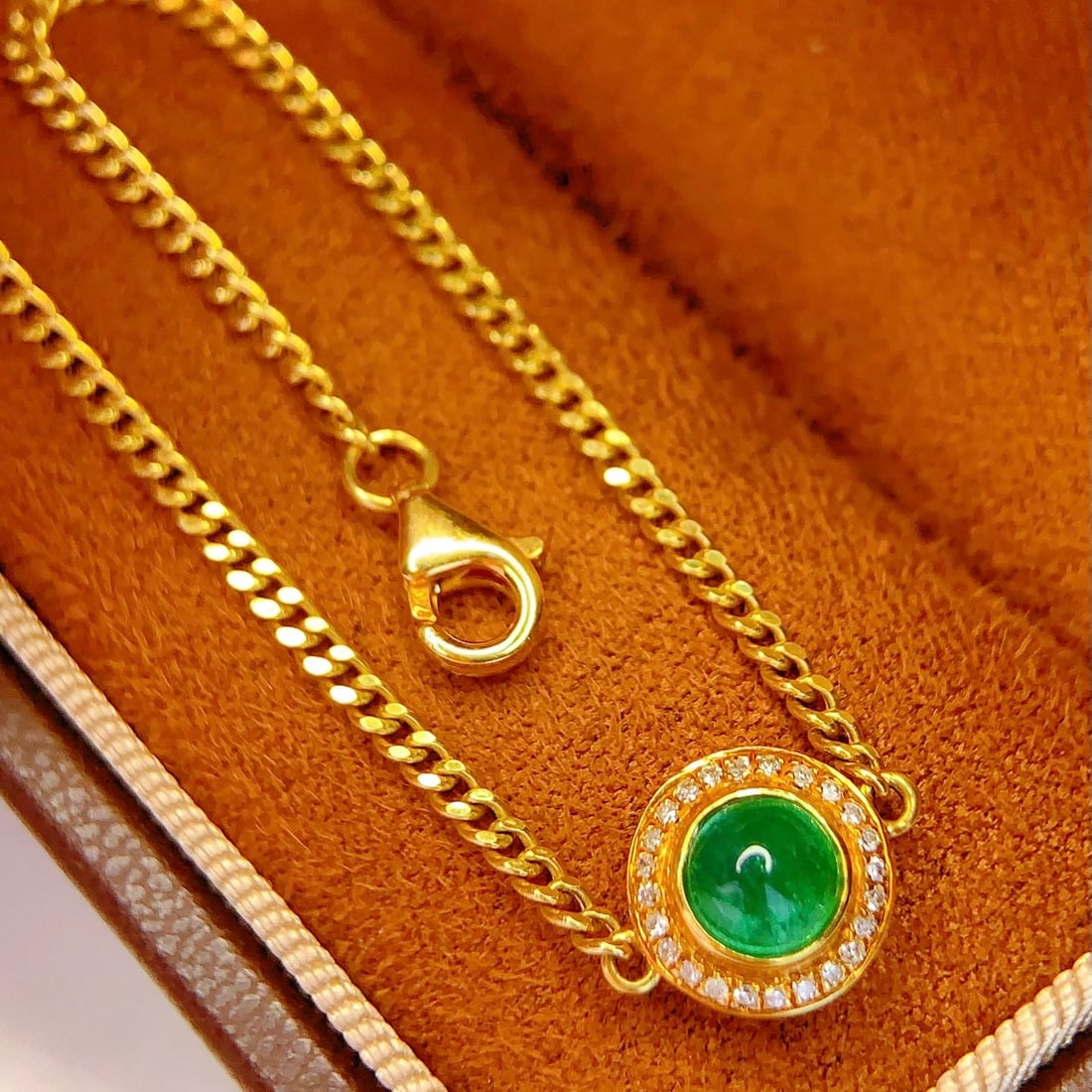14k Gold 0.65 Ct Vivid Green Natural Emerald & Diamond Bracelet - 3