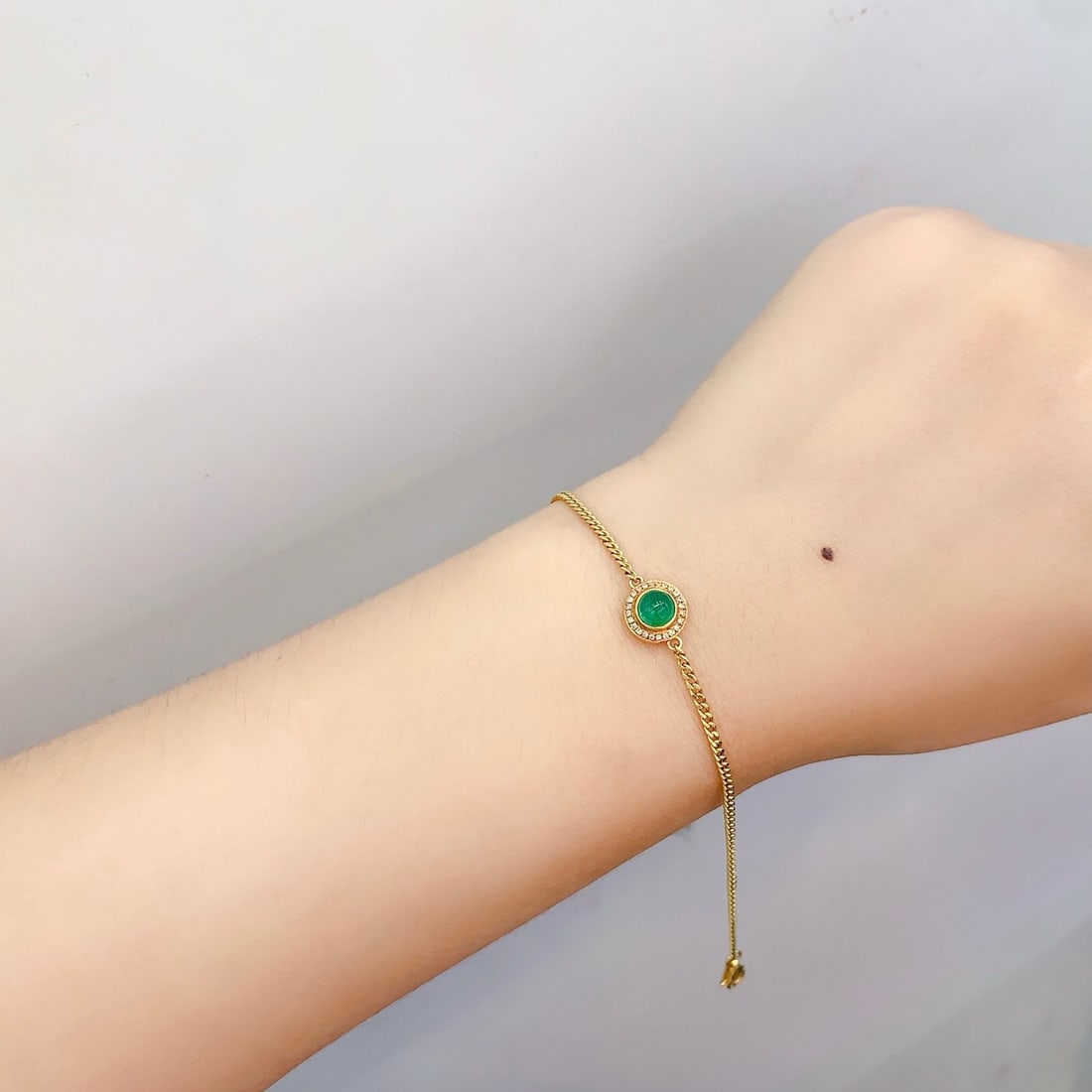 14k Gold 0.65 Ct Vivid Green Natural Emerald & Diamond Bracelet - 5