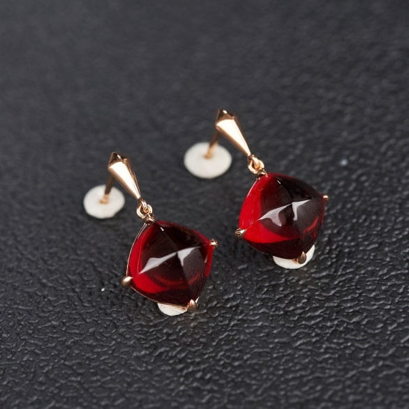 14k Gold 12.06 Ct Natural Garnet Earrings: Ref:231160330 // gold content:14k gold // main gemstone:garnet // shape:sugar-loaf // carat weight:12. 06ct // color:red // treatment:natural // Condition: New Low Estimate: 2200.00 High Estimate: