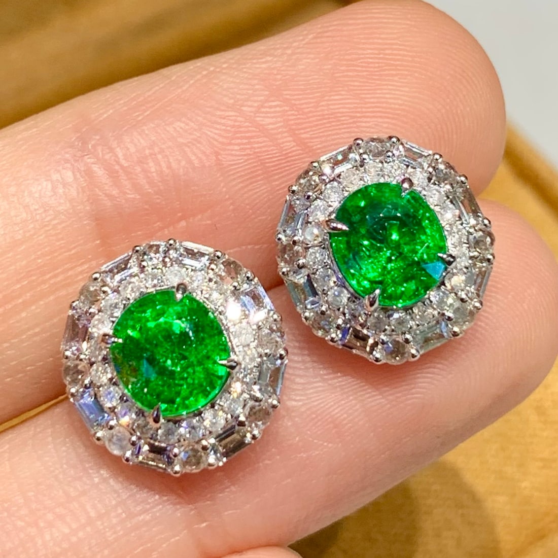 14k Gold 2.3 Ct Vivid Green Natural Tsavorite & Diamond Earrings: Ref:231160373 // gold content:14k gold // main gemstone:tsavorite // shape:oval // carat weight:2. 3ct // color:vivid green // treatment:natural // // adjacent gemstone 2 : diamond // shape:round // c
