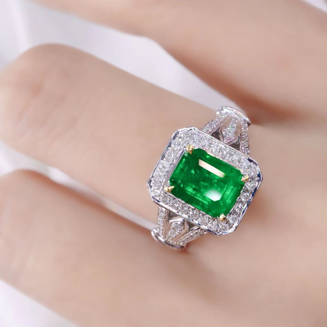 14k Gold 1.95 Ctw Vivid Green Natural Emerald & Diamond Ring - 4