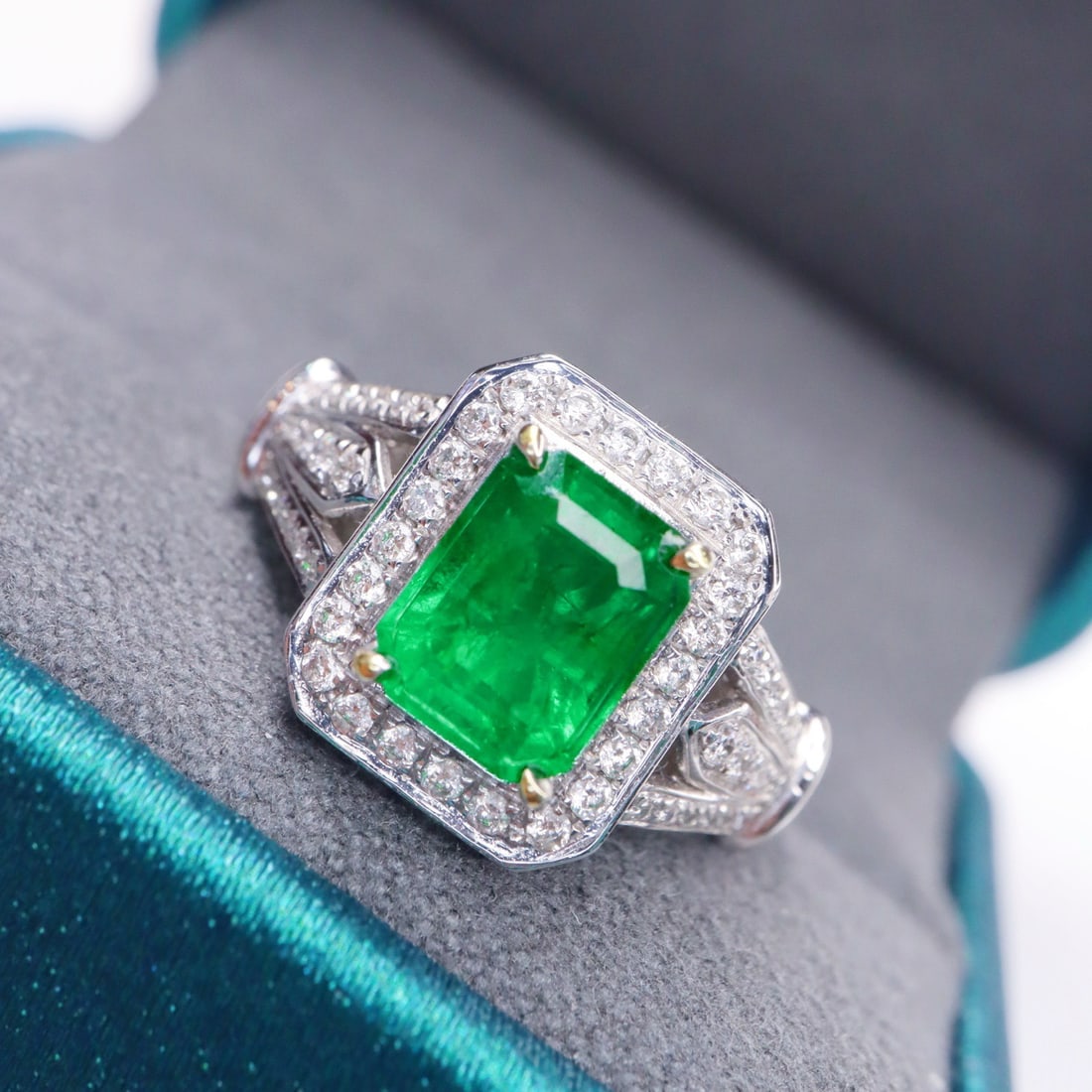 14k Gold 1.95 Ctw Vivid Green Natural Emerald & Diamond Ring - 6
