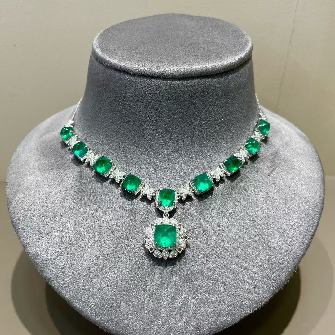 14k Gold 13.3 Ct Natural Emerald & Diamond Necklace: Ref:230947011 // gold content:14k gold // ring size:7. 25us // // main gemstone:yellow diamond // shape:cushion // carat weight:1. 02ct // color:yellow // treatment:natural // // adjacent gemstone 2 :