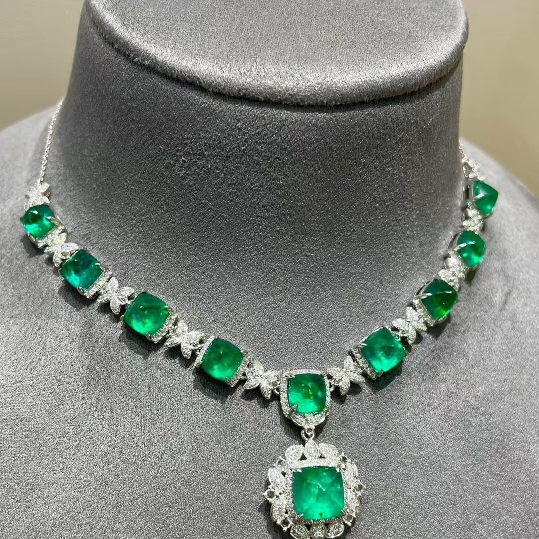 14k Gold 13.3 Ct Natural Emerald & Diamond Necklace - 4