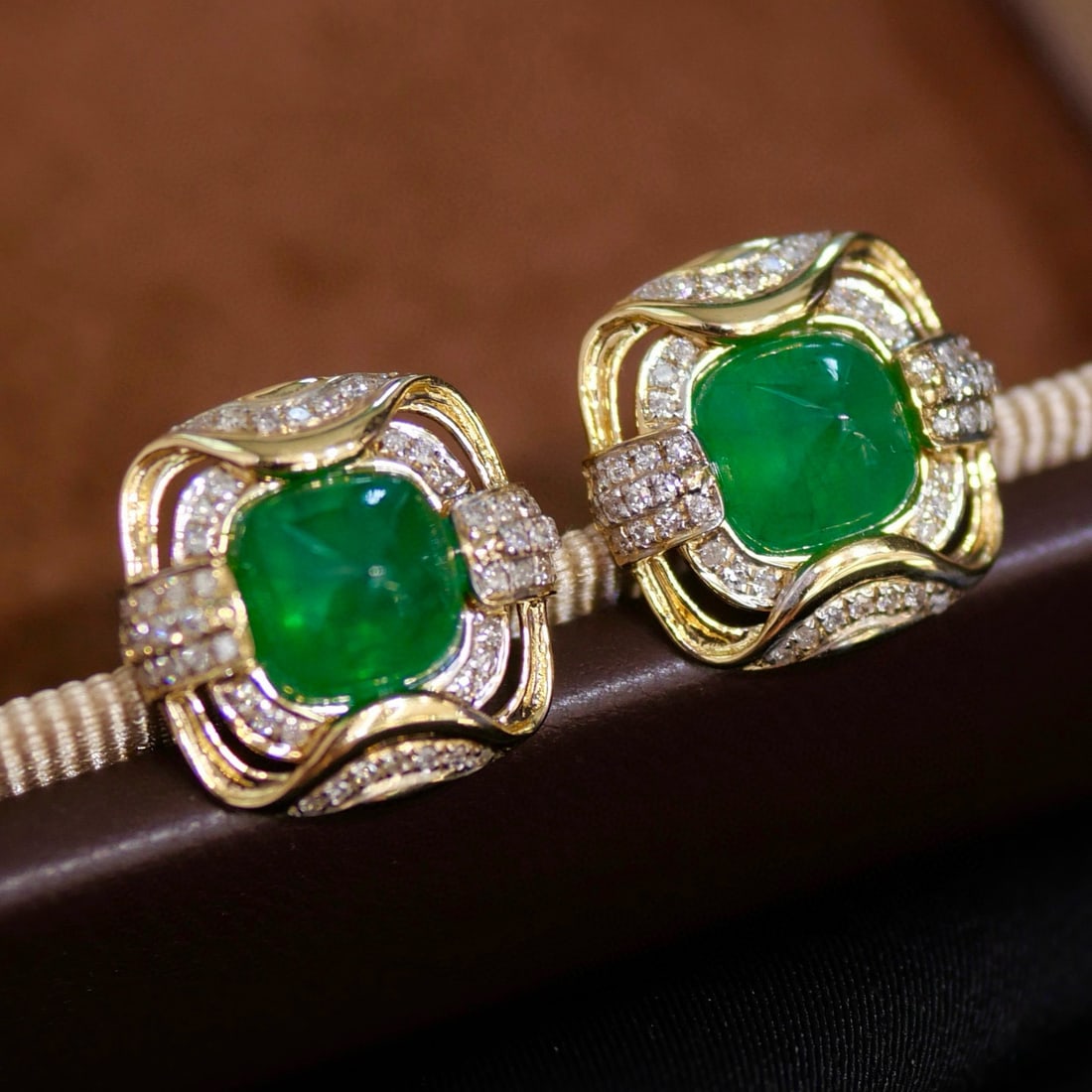 14k Gold 3.30 Ctw Vivid Green Natural Emerald & Diamond Earrings - 4