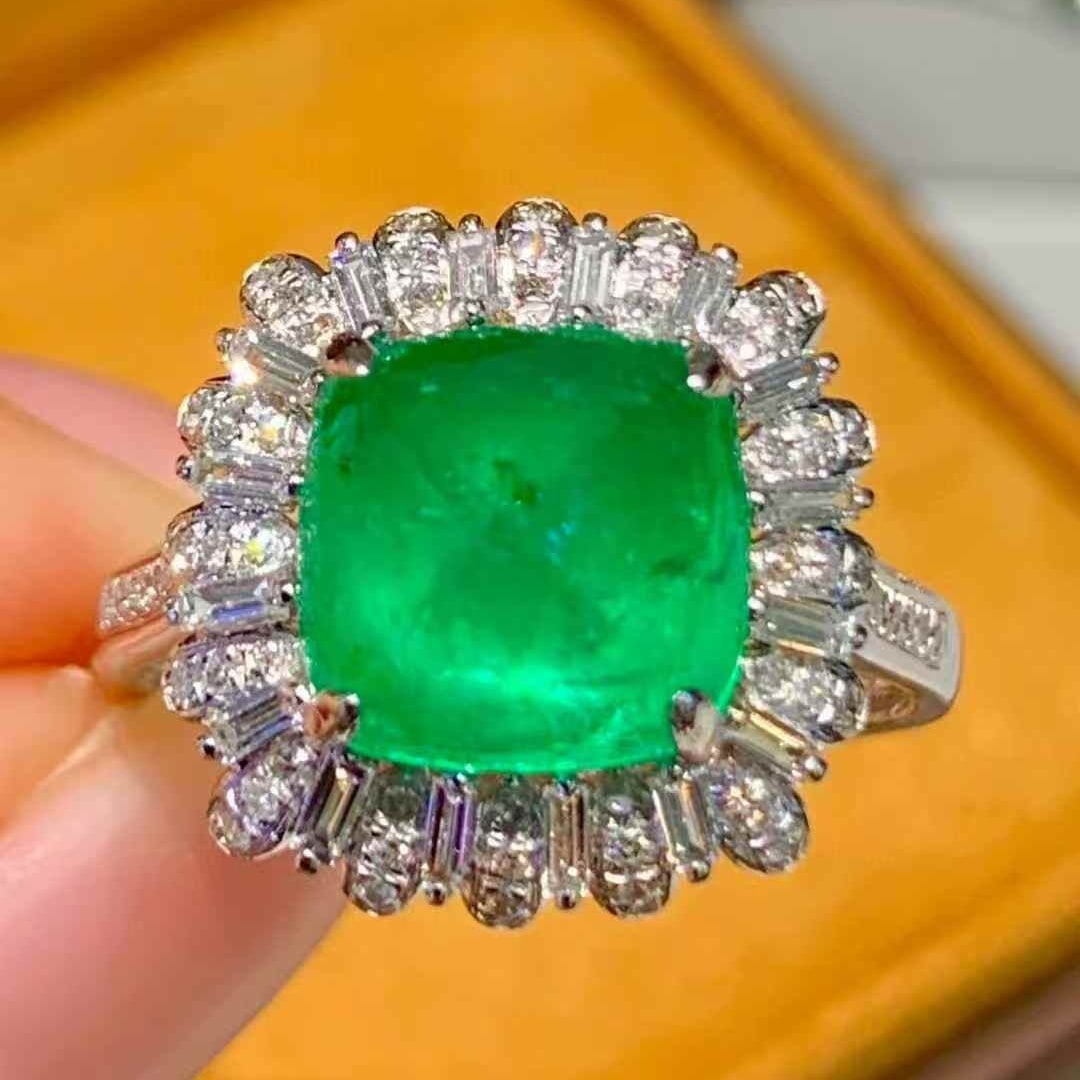 14k Gold 3.65 Ct Vivid Green Natural Emerald & Diamond Ring - 5
