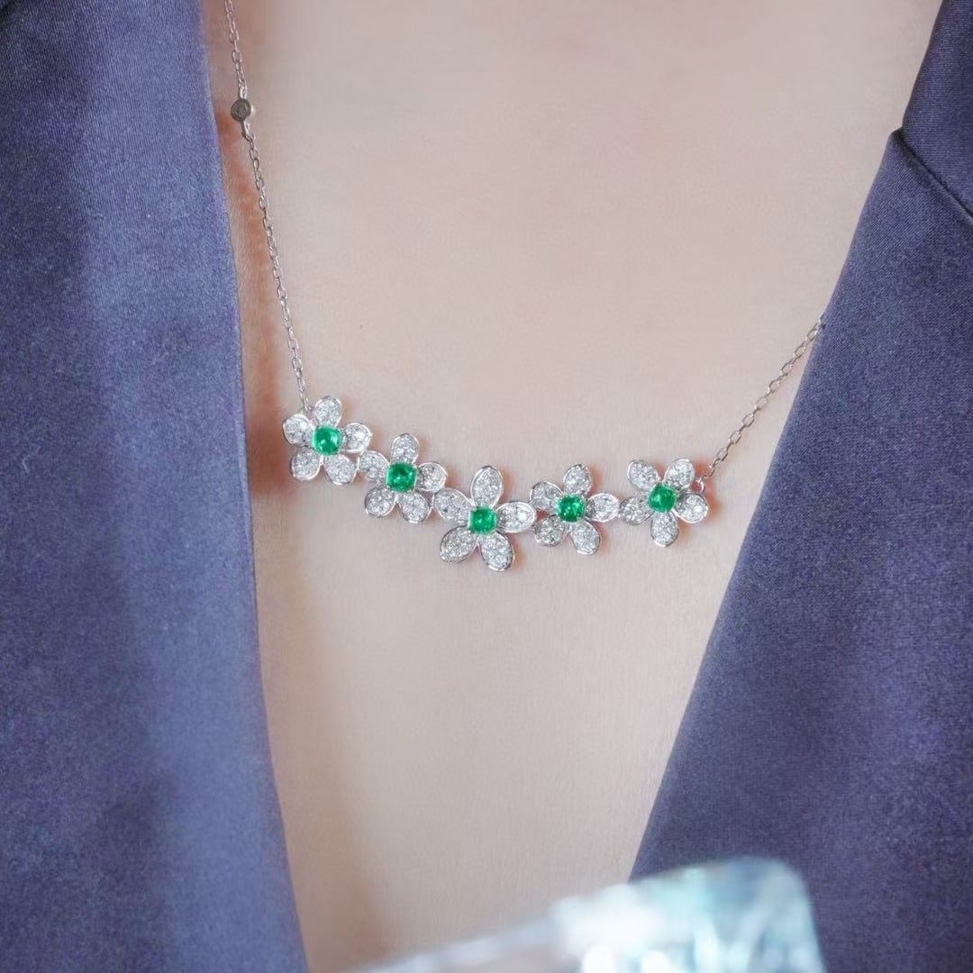 14k Gold 1.1 Ctw Natural Emerald & Diamond Necklace - 4