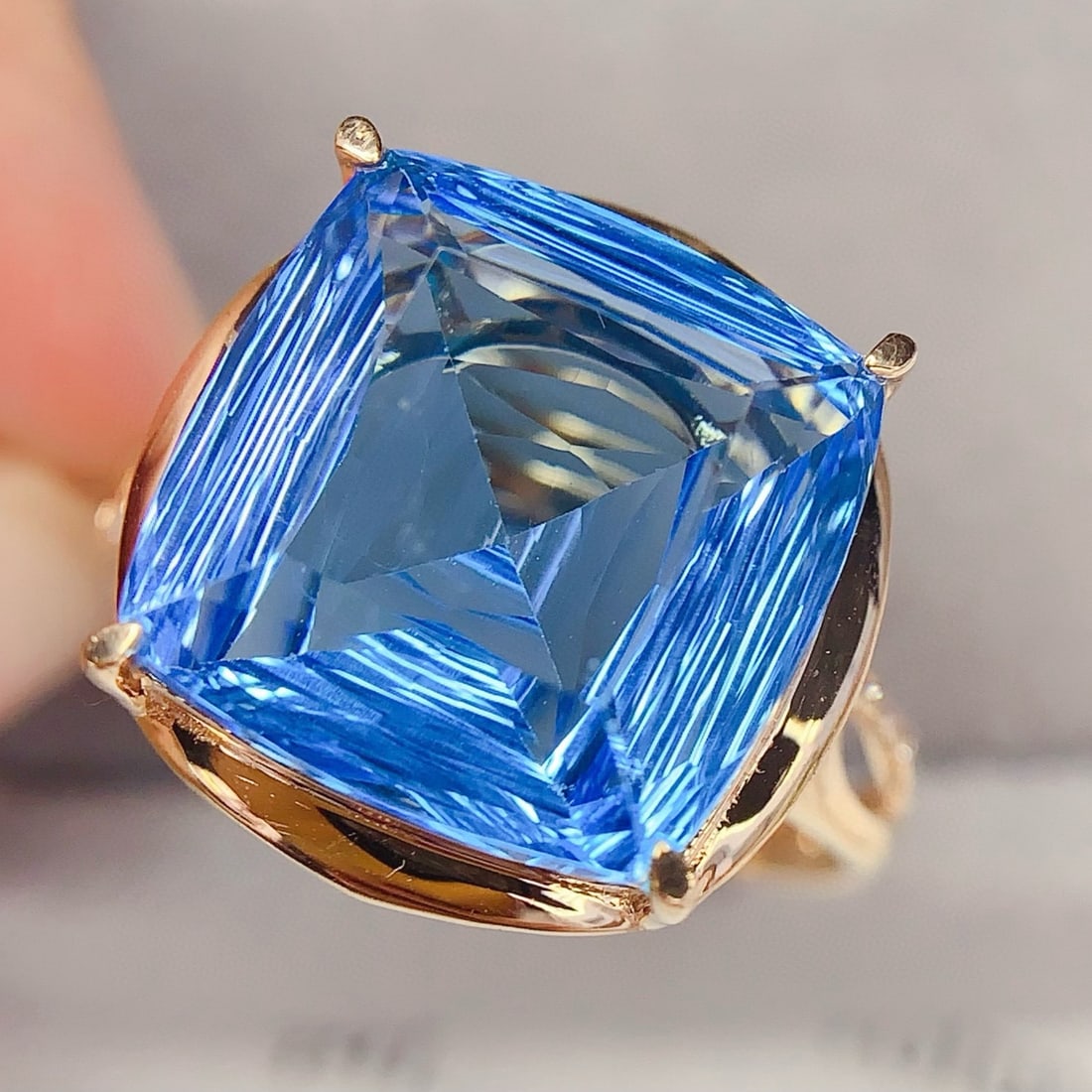 14k Gold 8.3 Ct Natural Topaz & Diamond Ring - 3
