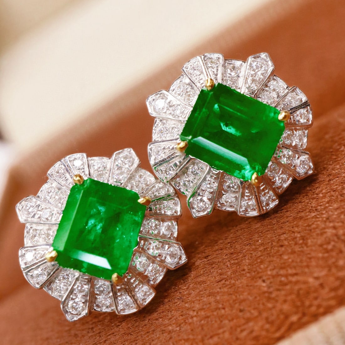 14k Gold 1.47 Ctw Vivid Green Natural Emerald & Diamond Earrings: Ref:230947138 // gold content:14k gold // main gemstone:tourmaline // shape:octagonal // carat weight:2. 3ct // color:red // treatment:natural // // adjacent gemstone 2 : diamond // number of stones:4