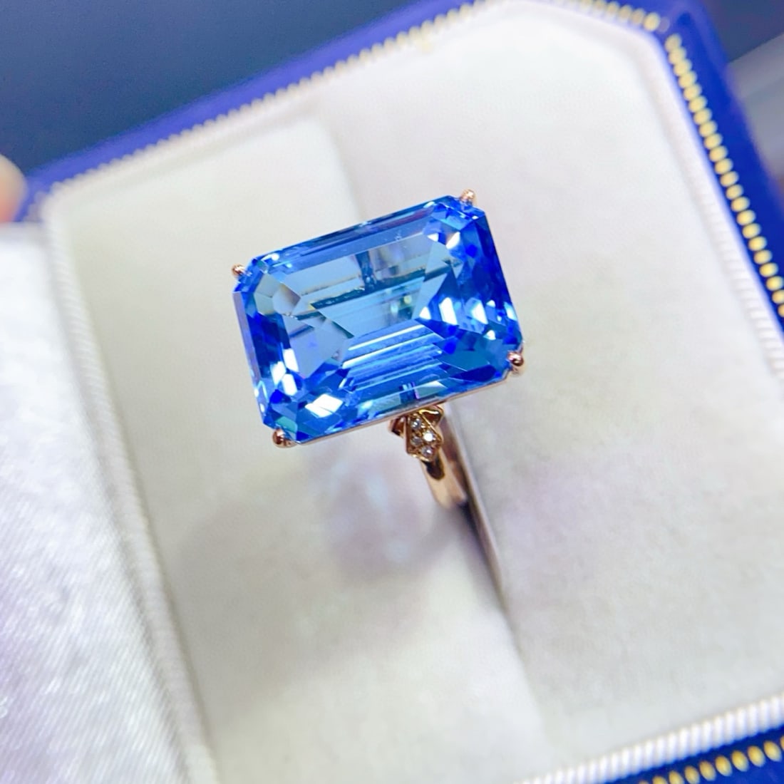 14k Gold 15.42 Ctw Natural Topaz & Diamond Ring - 2