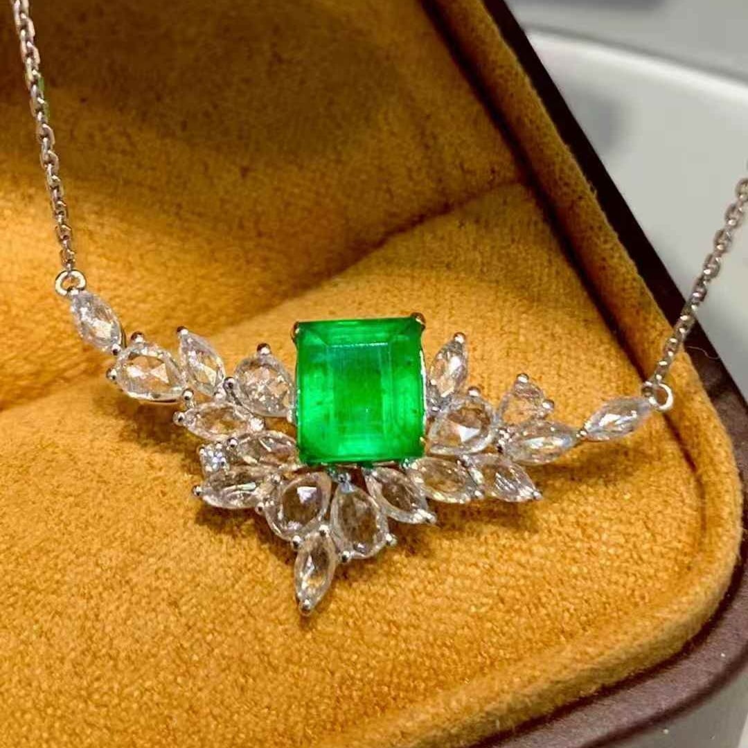 14k Gold 1.35 Ct Vivid Green Natural Emerald & Sapphire & Diamond Necklace: Ref:230947181 // gold content:14k gold // main gemstone:diamond // shape:round // carat weight:0. 3ct // clarity grade:vs-si // color:h // treatment:natural // cut grade:g // Condition: New Low