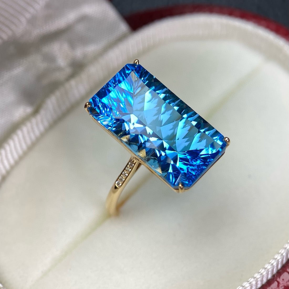 14k Gold 11.8 Ct Natural Topaz & Diamond Ring - 2