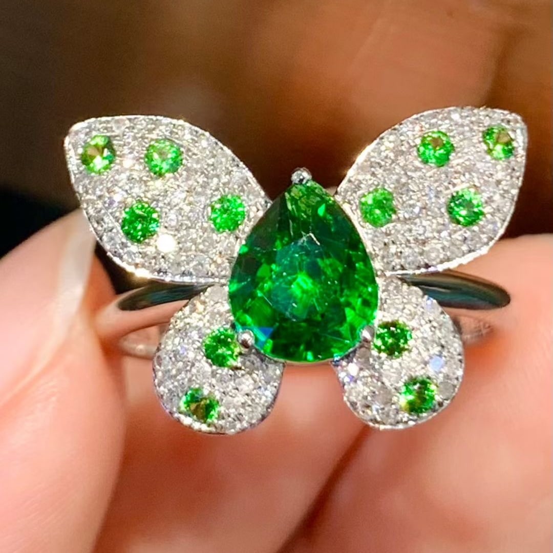 14k Gold 1.3 Ct Vivid Green Natural Tsavorite & Diamond Ring: Ref:230947204 // gold content:14k gold // main gemstone:ruby // shape:octagonal // carat weight:0. 72ct // color:red // treatment:natural // // adjacent gemstone 2 : diamond // shape:multiply //