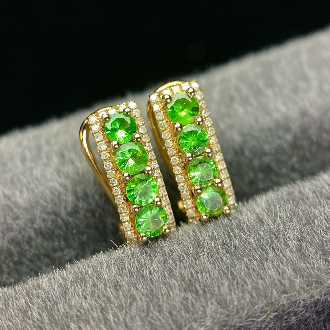 14k Gold 1.10 Ct Natural Tsavorite & Diamond Earrings: Ref:230947207 // gold content:14k gold // main gemstone:sapphire // shape:oval // carat weight:1. 40ct // color:blue // treatment:natural // // adjacent gemstone 2 : diamond // number of stones:14 //