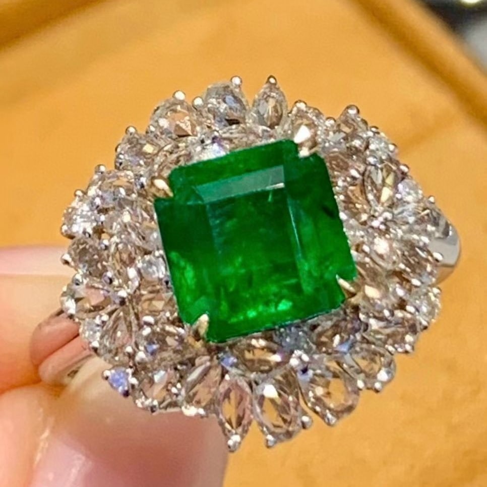 14k Gold 2.1 Ct Vivid Green Natural Emerald & Diamond & Sapphire Ring: Ref:230947219 // gold content:14k gold // ring size:7. 25us // // main gemstone:sapphire // shape:oval // carat weight:0. 86ct // color:cornflower blue // treatment:natural // // adjacent gemstone 2