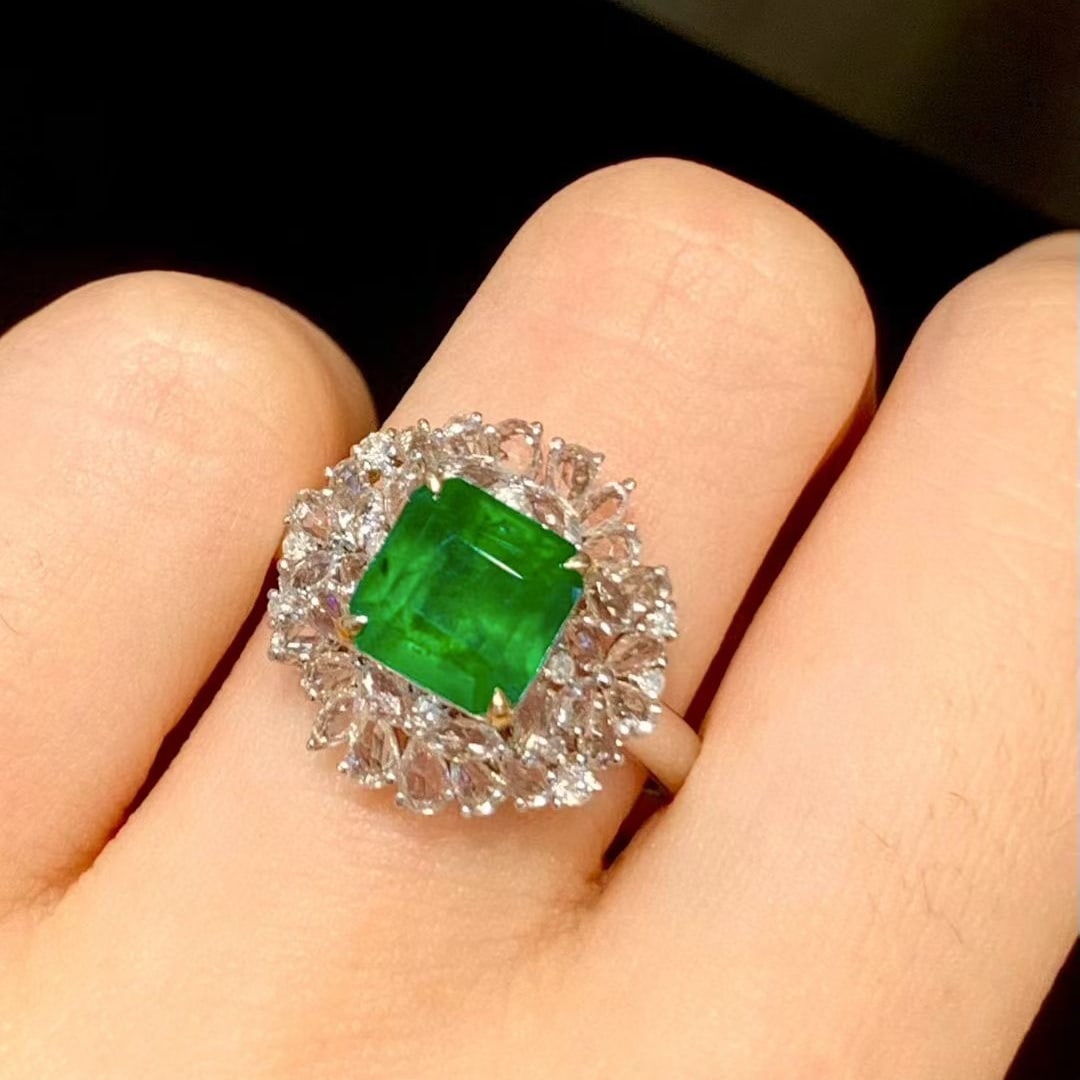 14k Gold 2.1 Ct Vivid Green Natural Emerald & Diamond & Sapphire Ring - 3