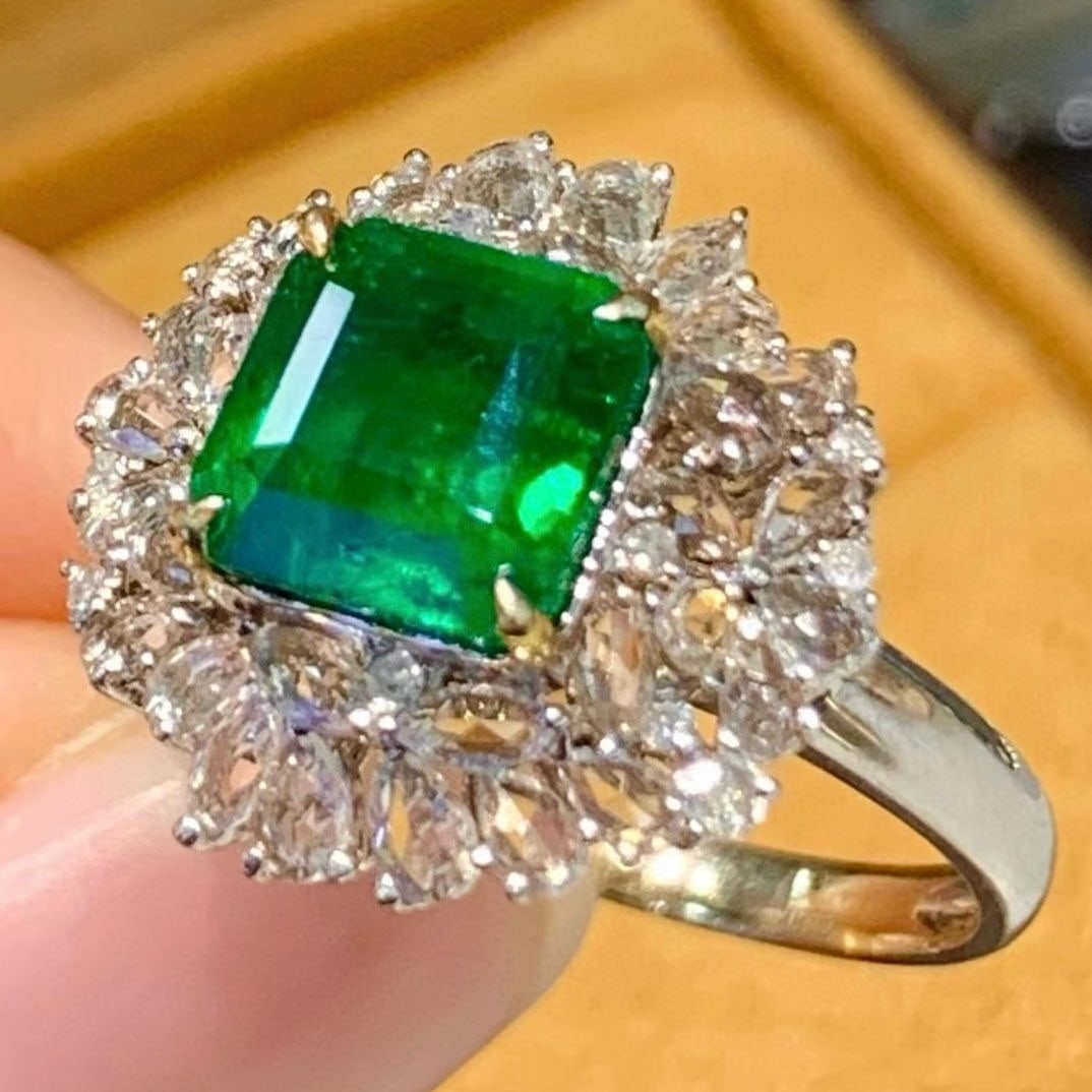 14k Gold 2.1 Ct Vivid Green Natural Emerald & Diamond & Sapphire Ring - 6