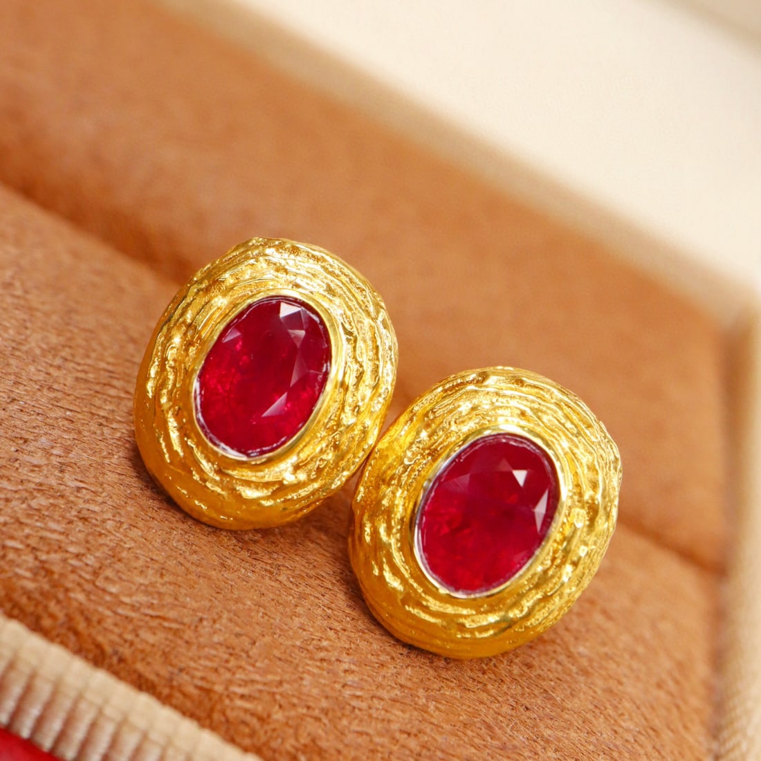 14k Gold 1.36 Ct Natural Ruby Earrings: Ref:230947221 // gold content:14k gold // ring size:7. 25us // // main gemstone:sapphire // shape:pear // carat weight:2. 09ct // color:cornflower blue // treatment:natural // // adjacent gemstone 2