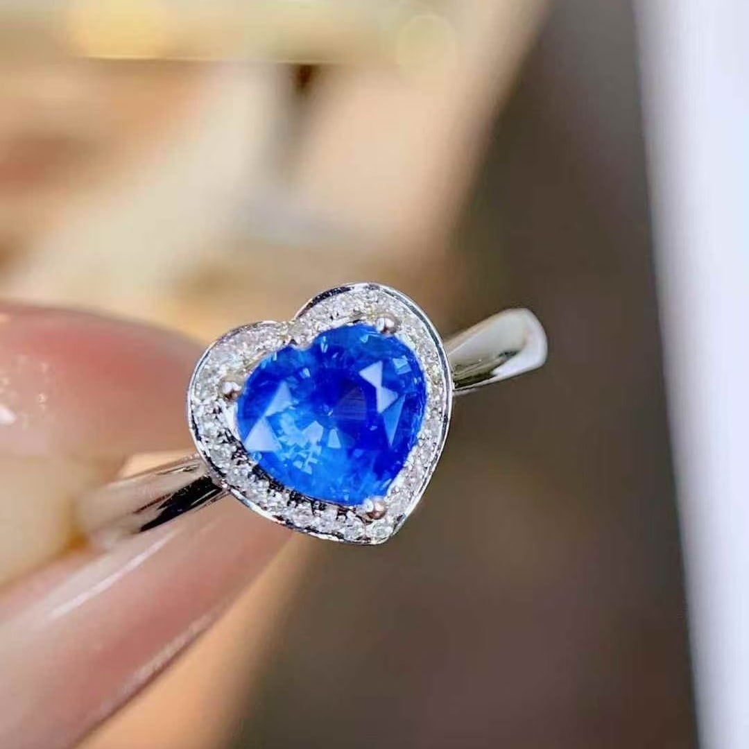 14k Gold 1.22 Ctw Natural Sapphire & Diamond Ring: Ref:230947260 // gold content:14k gold // main gemstone:sapphire // shape:oval // carat weight:1. 30ct // color:blue // treatment:natural // // adjacent gemstone 2 : sapphire // number of stones:24