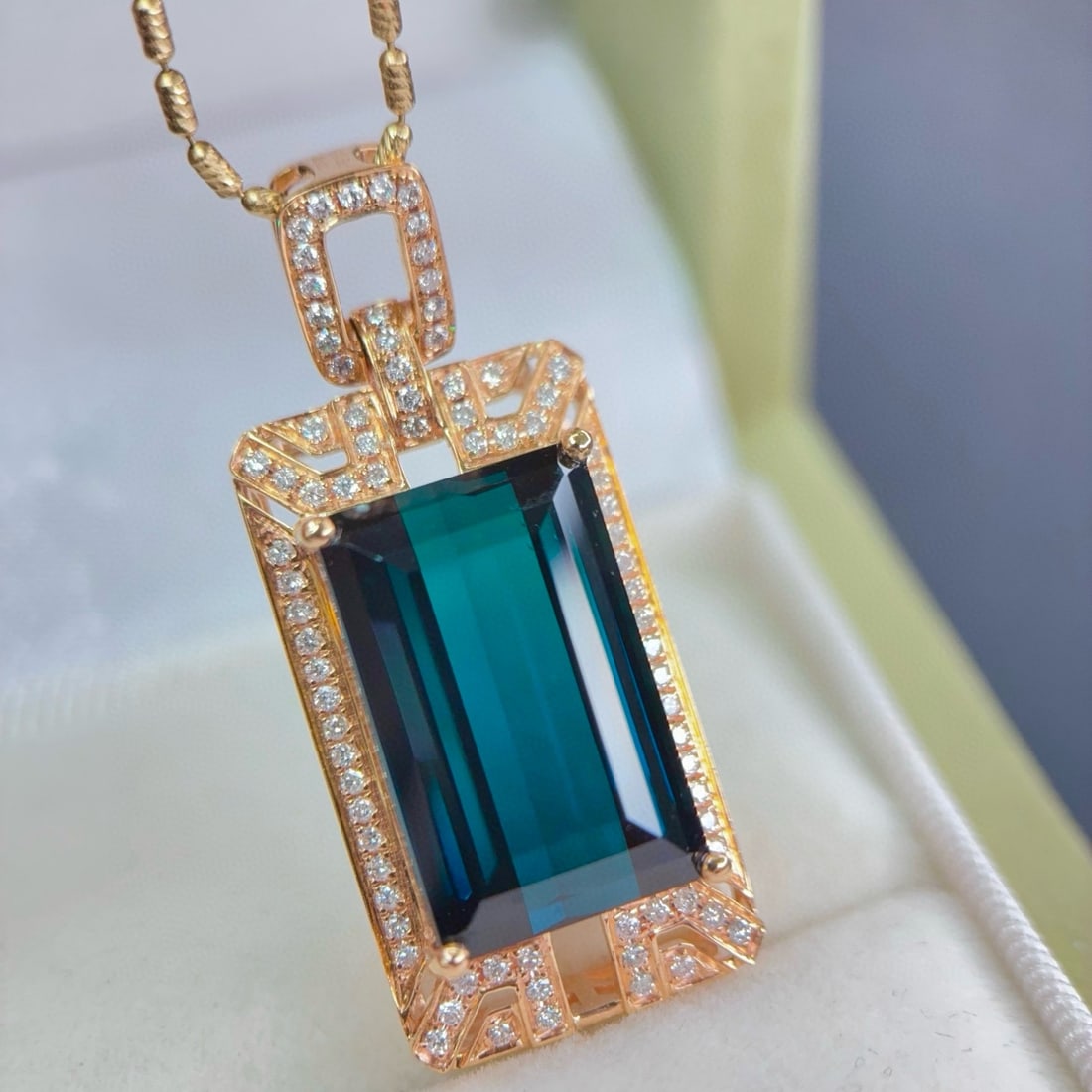 14k Gold 17.56 Ct Natural Tourmaline & Diamond Pendant( Without Chain ): Ref:231078001 // gold content:14k gold // main gemstone:tourmaline // shape:octagonal // carat weight:17. 56ct // color:blue // treatment:natural // // adjacent gemstone 2 : diamond // number of
