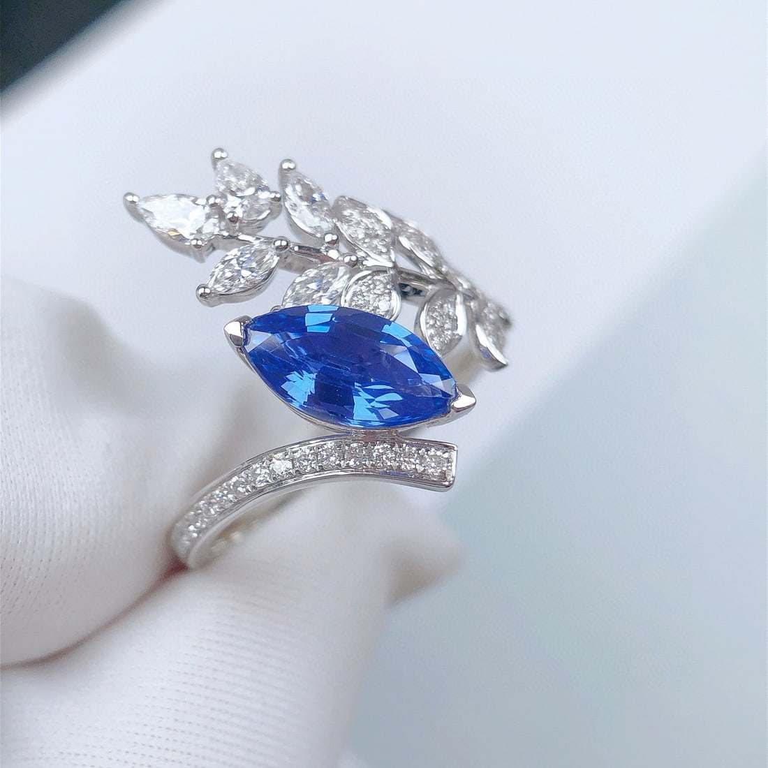 14k Gold 1.83 Ctw Natural Sapphire & Diamond Ring: Ref:231078003 // gold content:14k gold // ring size:7. 25us // // main gemstone:sapphire // shape:marquise // carat weight:1. 33ct // color:blue // treatment:natural // // adjacent gemstone 2 : diamon