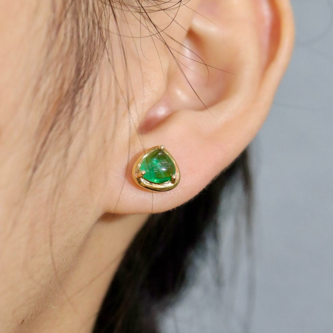 14k Gold 1.89 Ct Natural Emerald Earrings - 4