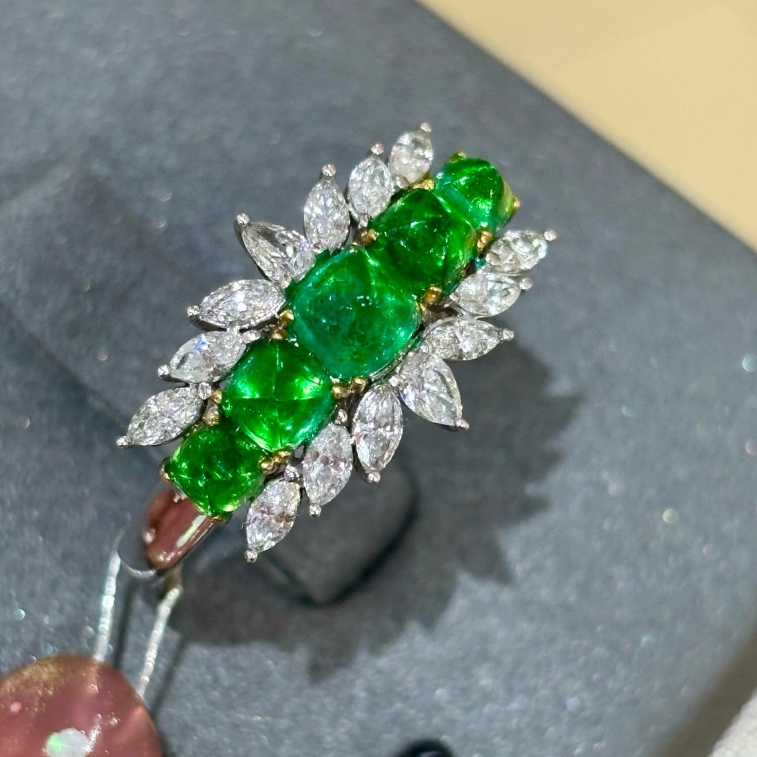 14k Gold 2.32 Ctw Vivid Green Natural Emerald & Diamond Ring - 4